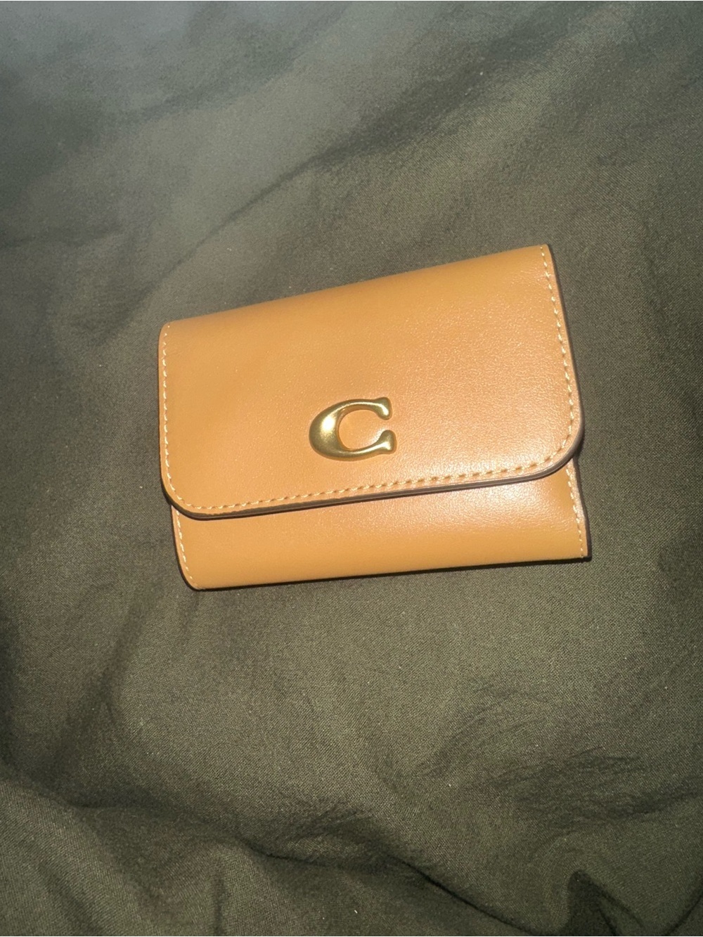 Leather Key & Card Holder with Gold 'C' Emblem - Tan